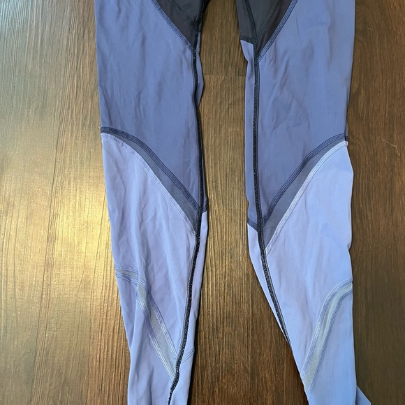 Lululemon blue color block mixed material leggings size 6 - Picture 3 of 7